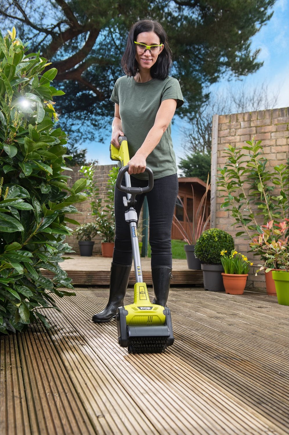 Ryobi RY18PCB-120 18V ONE+™ Cordless Patio Cleaner with Scrubbing Brush (1 x 2.0Ah)